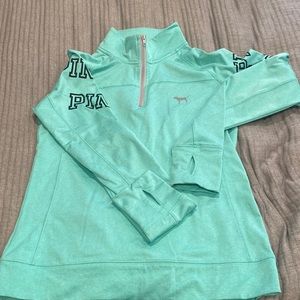 Use pullover track sweater with fingers sleeve hole, back zipper pocket